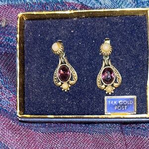 Vintage 1974 Avon "Queensbury" Earrings NIB